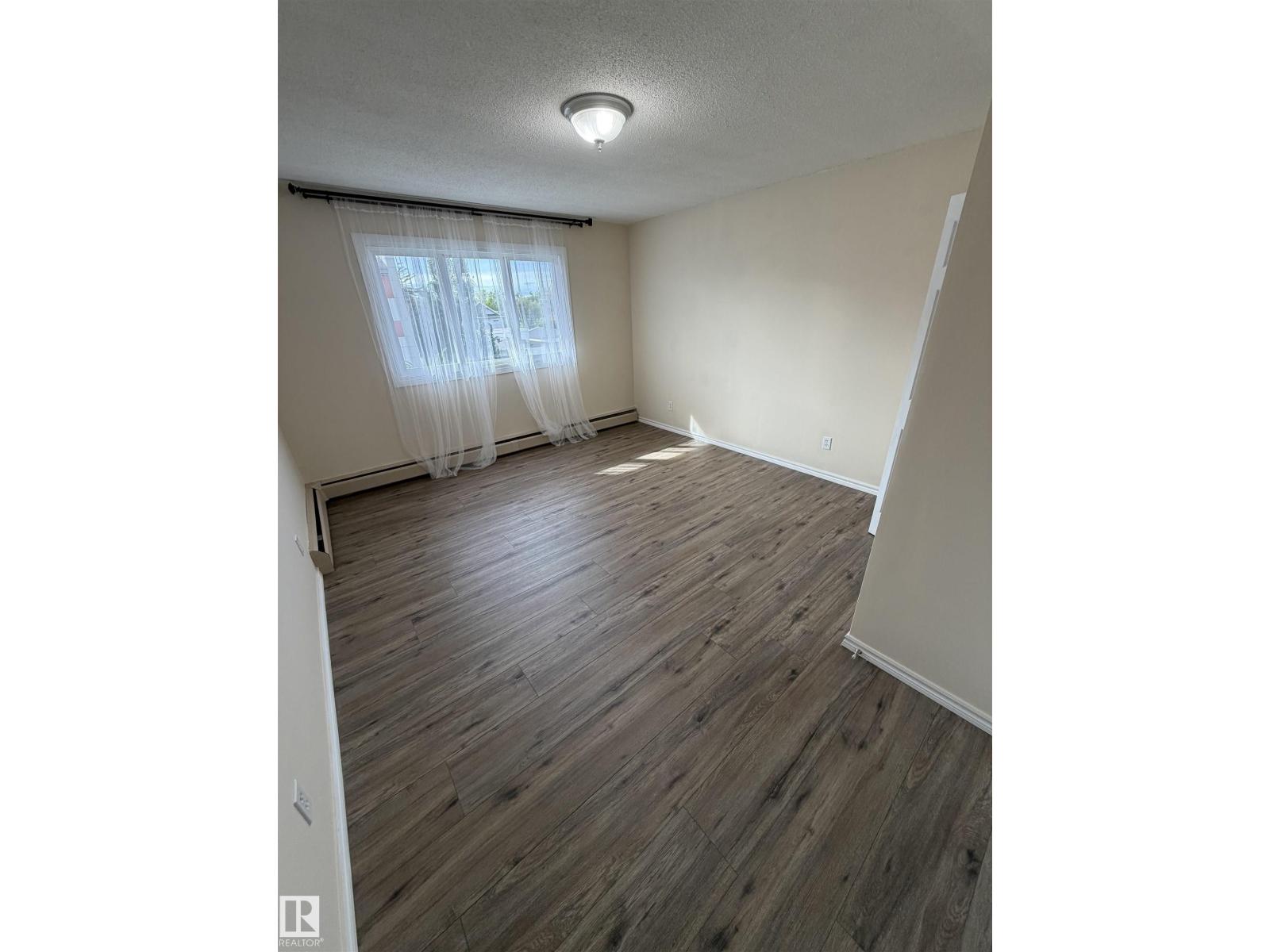 #209 11429 124 ST NW - 33