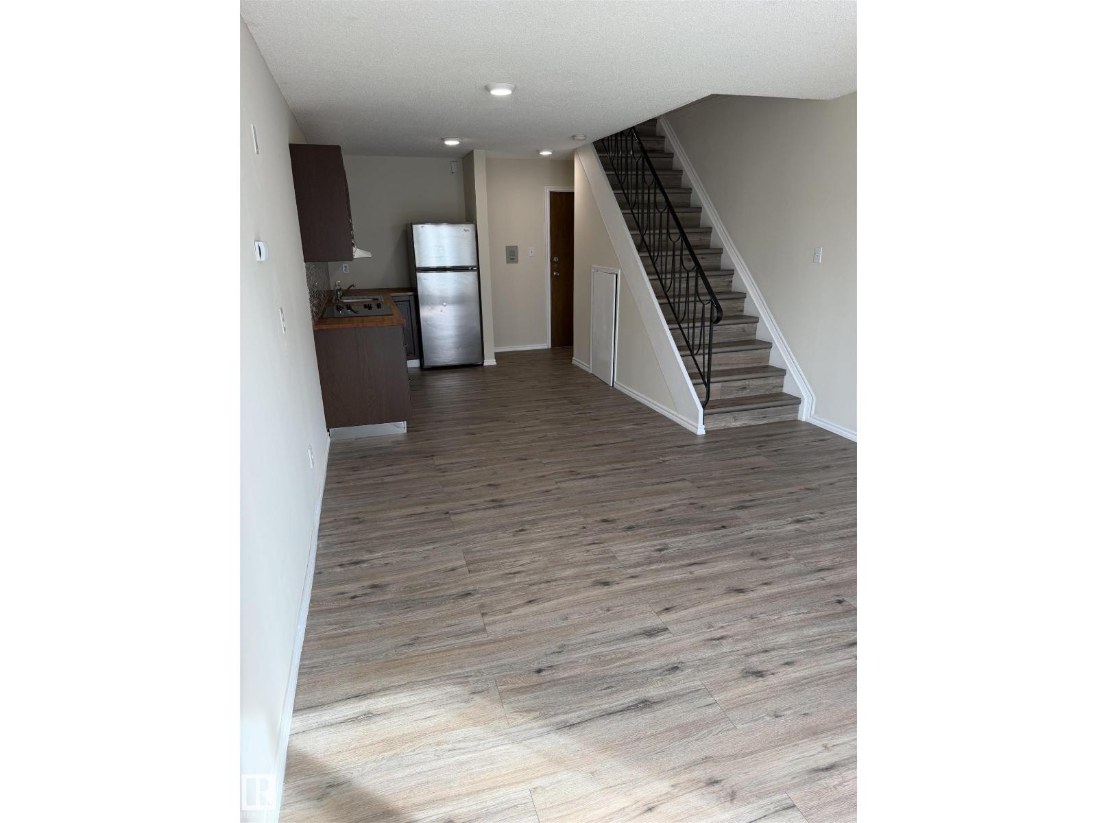 #209 – 11429 124 Street NW, Inglewood (Edmonton) — photo 5 of 30: Property photo