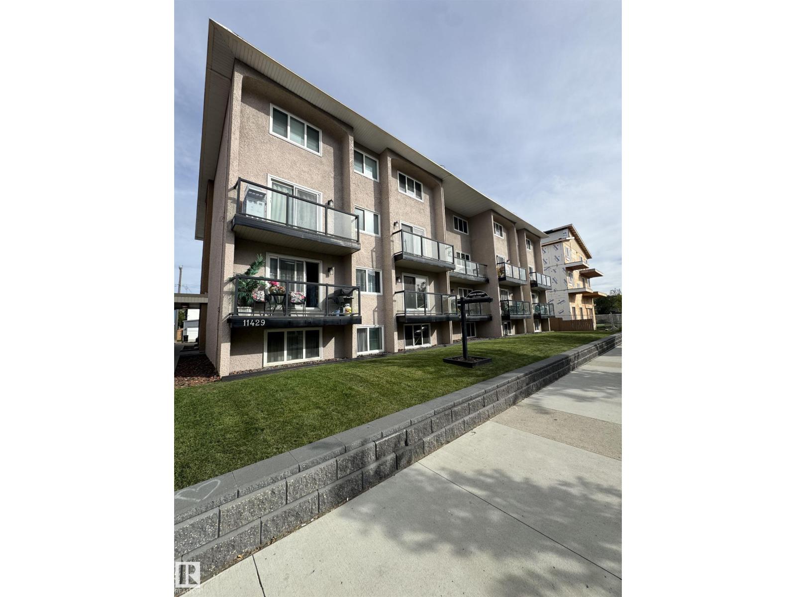 #209 11429 124 ST NW - 52