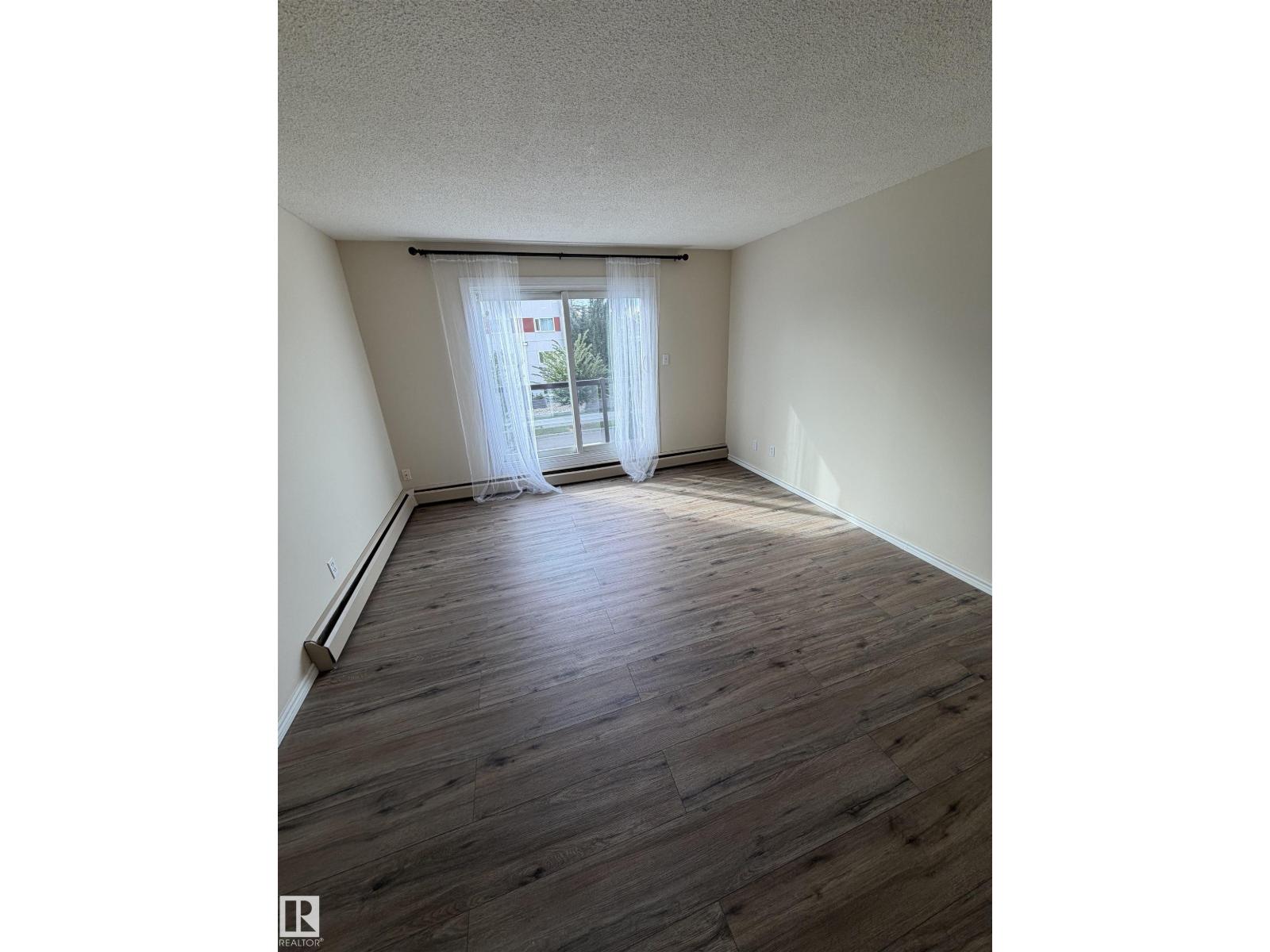 #209 – 11429 124 Street NW, Inglewood (Edmonton) — photo 6 of 30: Property photo