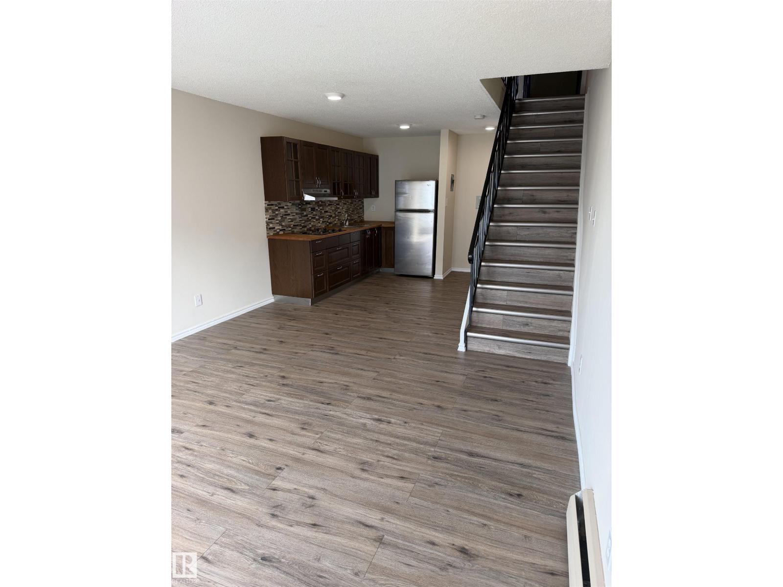 #209 – 11429 124 Street NW, Inglewood (Edmonton) — photo 7 of 30: Property photo