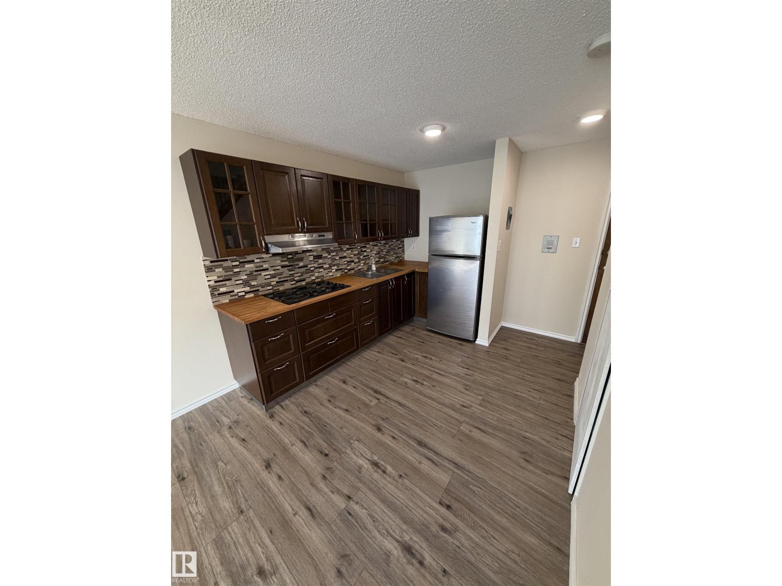 #209 – 11429 124 Street NW, Inglewood (Edmonton) — photo 9 of 30: Property photo