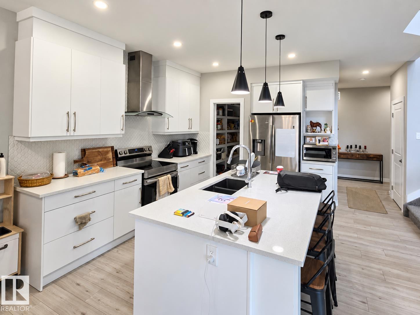 #main Floor 1565 Esaiw Pl NW photo 4 — MLS® E4508998