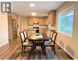 Full ensuite bathroom - 6327 12th Street, Grand Forks, BC V0H1H0 Photo 6