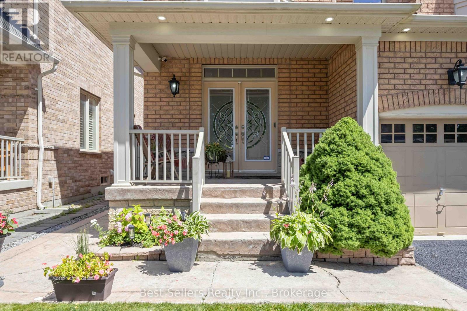 61 Braith Crescent, Whitchurch-Stouffville, ON photo 2