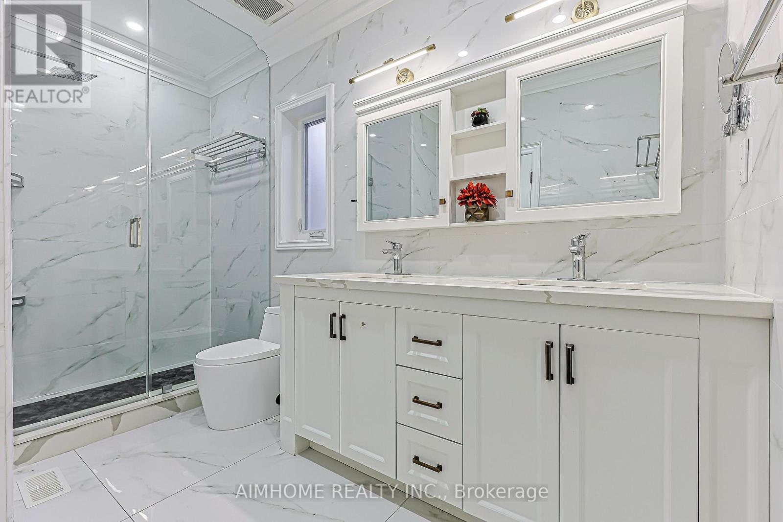 8 PORTIA STREET - 25