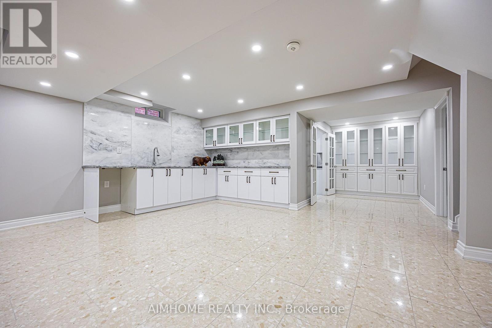 8 PORTIA STREET - 38