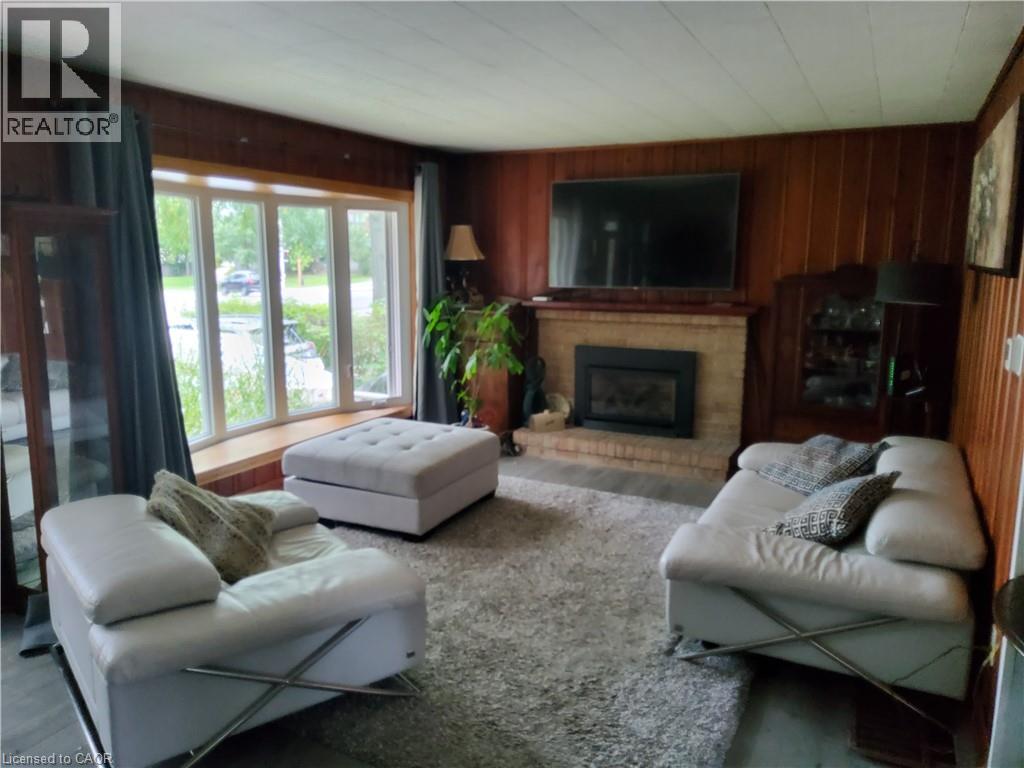 256 SOUTHCOTE Road - 3