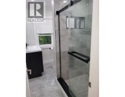 3pc Ensuite bath - 256 Southcote Road, Hamilton, ON L9G2W1 Photo 9