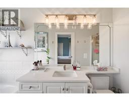 724 Lone Pine Drive, Kelowna, BC V1P1A1 Photo 23