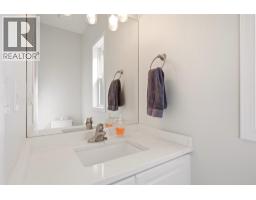 724 Lone Pine Drive, Kelowna, BC V1P1A1 Photo 30