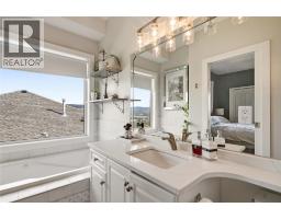 724 Lone Pine Drive, Kelowna, BC V1P1A1 Photo 22