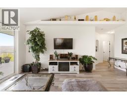 2pc Bathroom - 724 Lone Pine Drive, Kelowna, BC V1P1A1 Photo 11