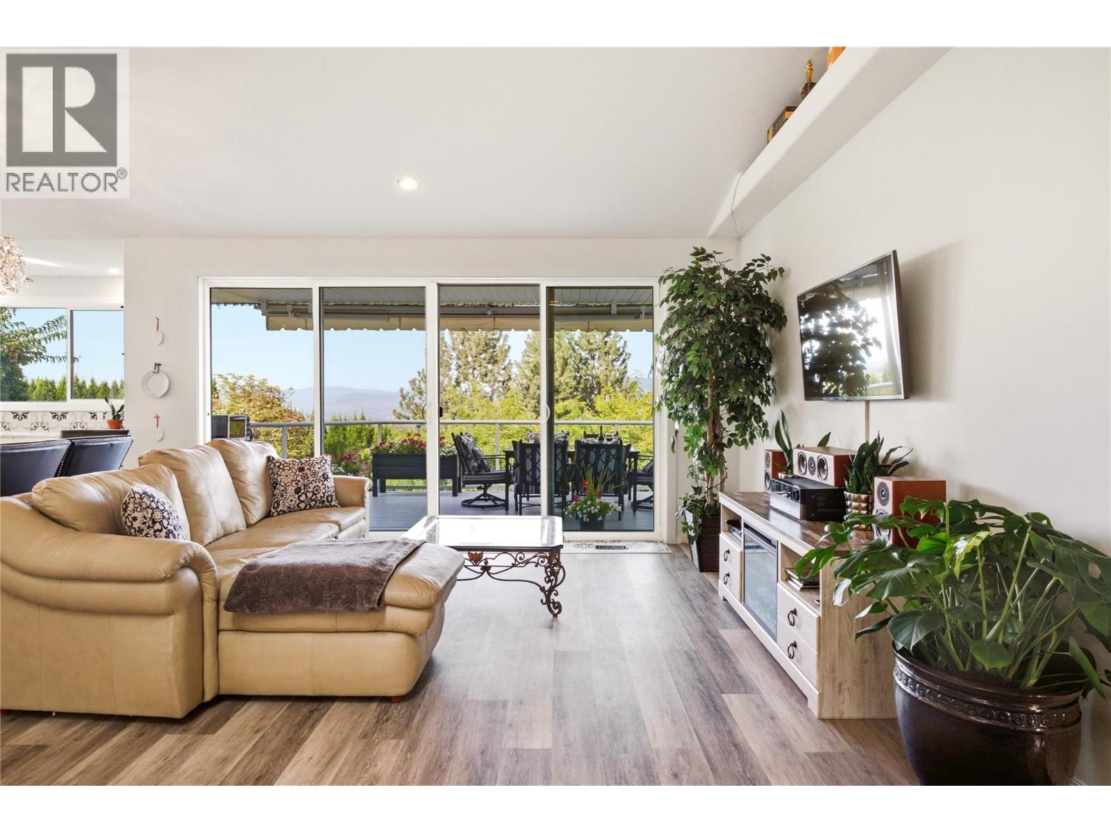 724 Lone Pine Drive, Kelowna