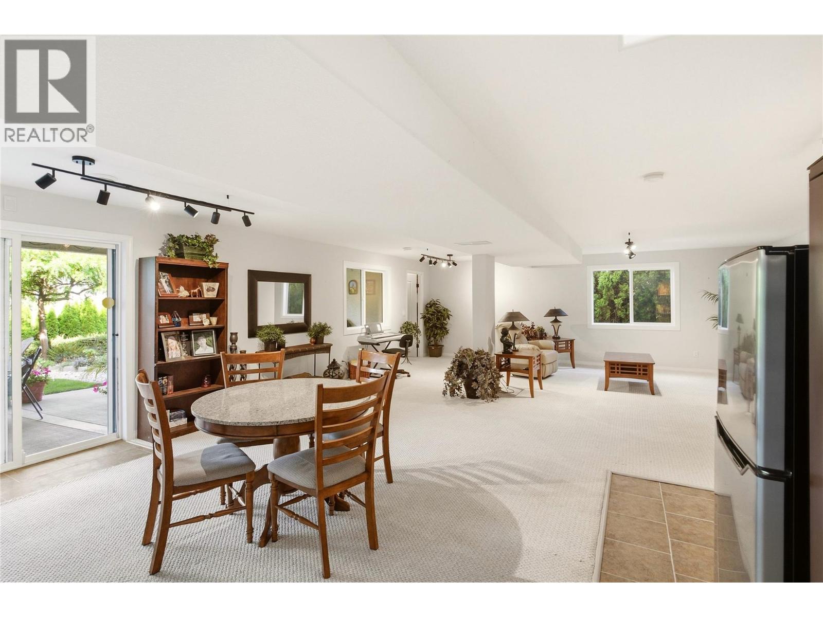 724 Lone Pine Drive - 31