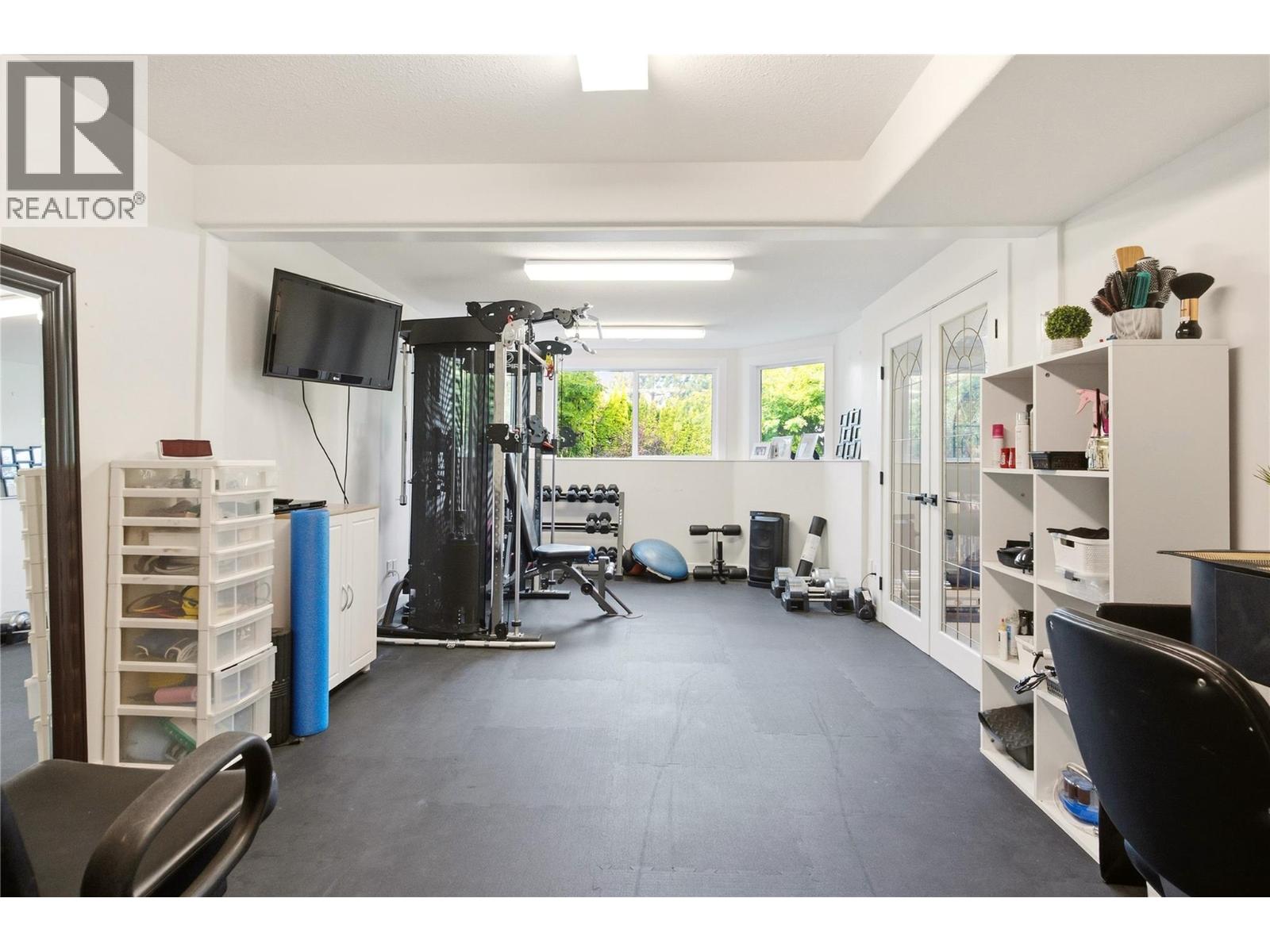 724 Lone Pine Drive, Kelowna