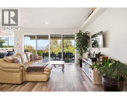 Laundry room - 724 Lone Pine Drive, Kelowna, BC V1P1A1 Photo 10