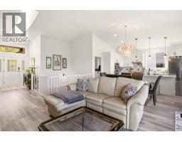 4pc Bathroom - 724 Lone Pine Drive, Kelowna, BC V1P1A1 Photo 12