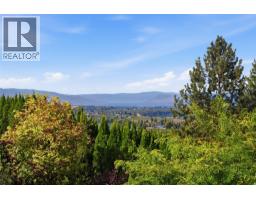 Living room - 724 Lone Pine Drive, Kelowna, BC V1P1A1 Photo 18