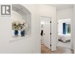 724 Lone Pine Drive, Kelowna, BC V1P1A1 Photo 28