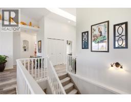 4pc Ensuite bath - 724 Lone Pine Drive, Kelowna, BC V1P1A1 Photo 13
