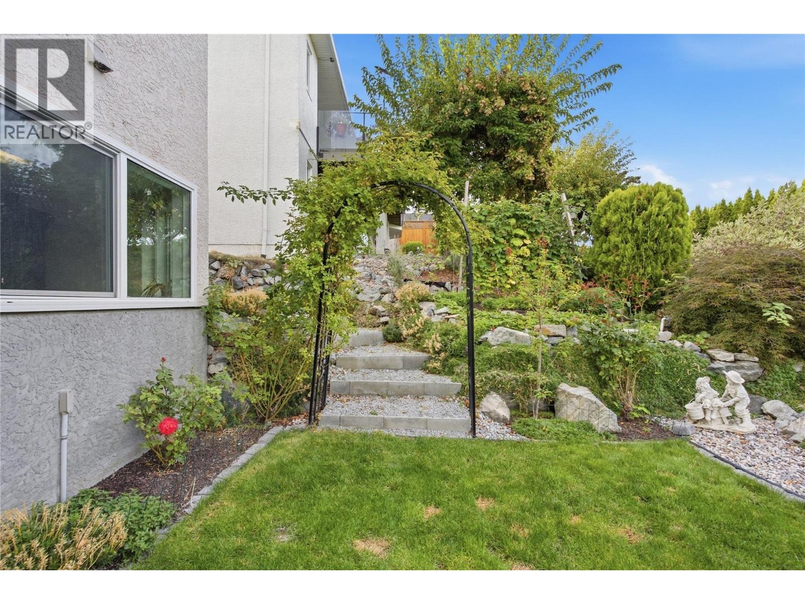 724 Lone Pine Drive, Kelowna