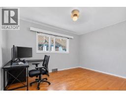Bedroom - 689 Ellis Street, Penticton, BC V2A4M5 Photo 9