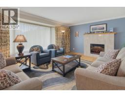 Family room - 2056 Skyline Cres, Central Saanich, BC V8M1M6 Photo 12