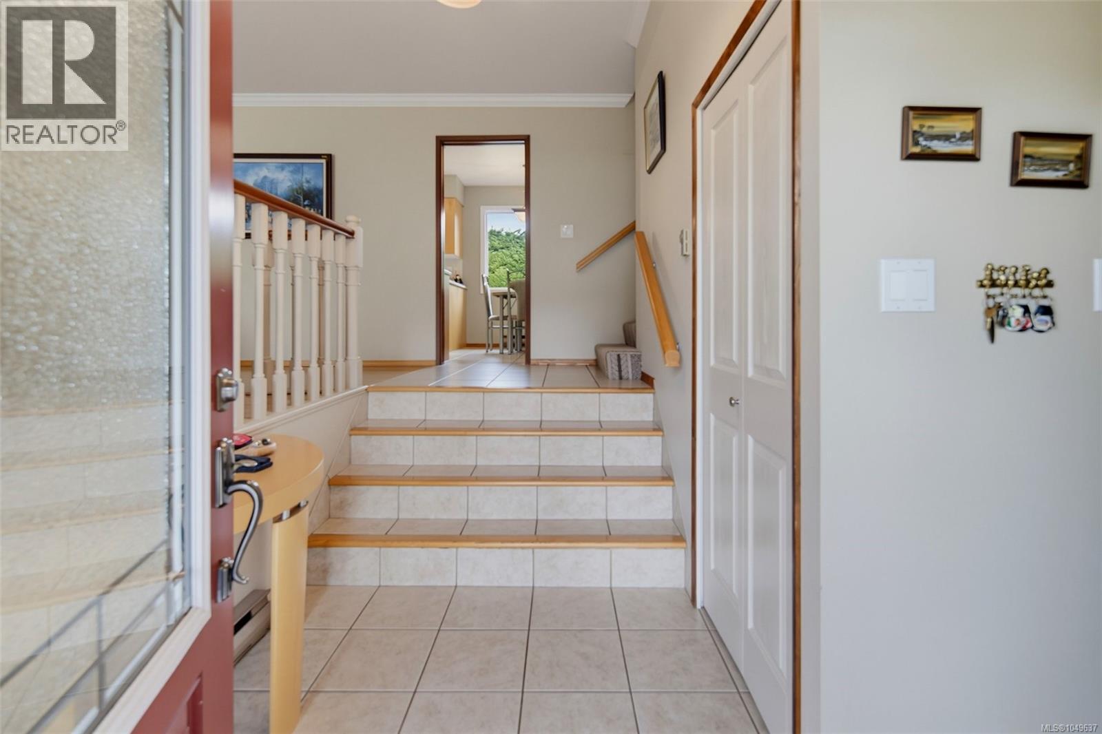 2056 Skyline Cres - 9