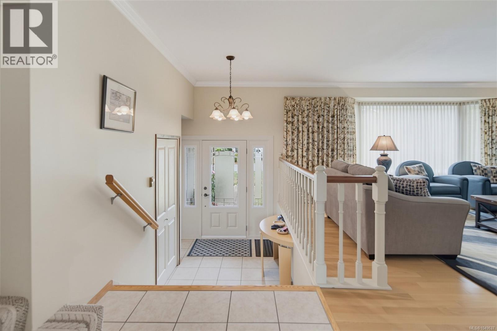 2056 Skyline Cres - 10