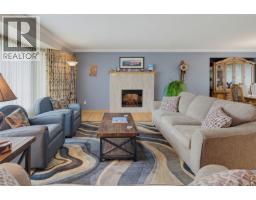 Dining room - 2056 Skyline Cres, Central Saanich, BC V8M1M6 Photo 15