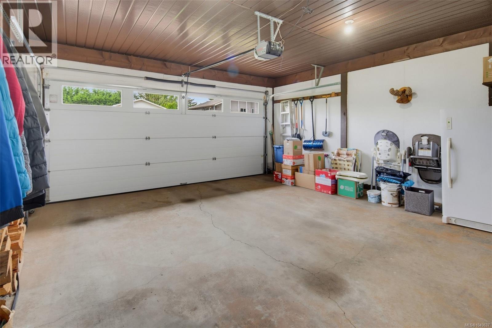 2056 Skyline Cres - Image 43