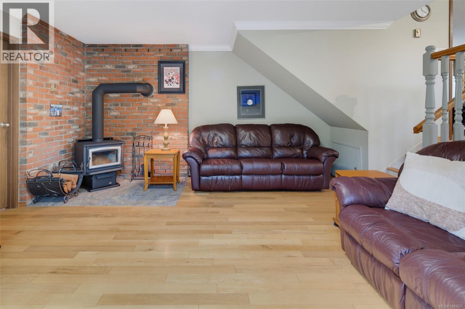 2056 Skyline Cres - 24