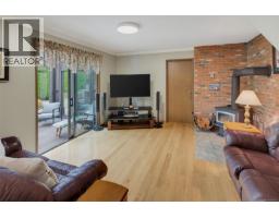2056 Skyline Cres, Central Saanich, BC V8M1M6 Photo 22
