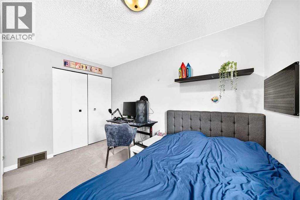 #6 64 woodacres Crescent SW - 27