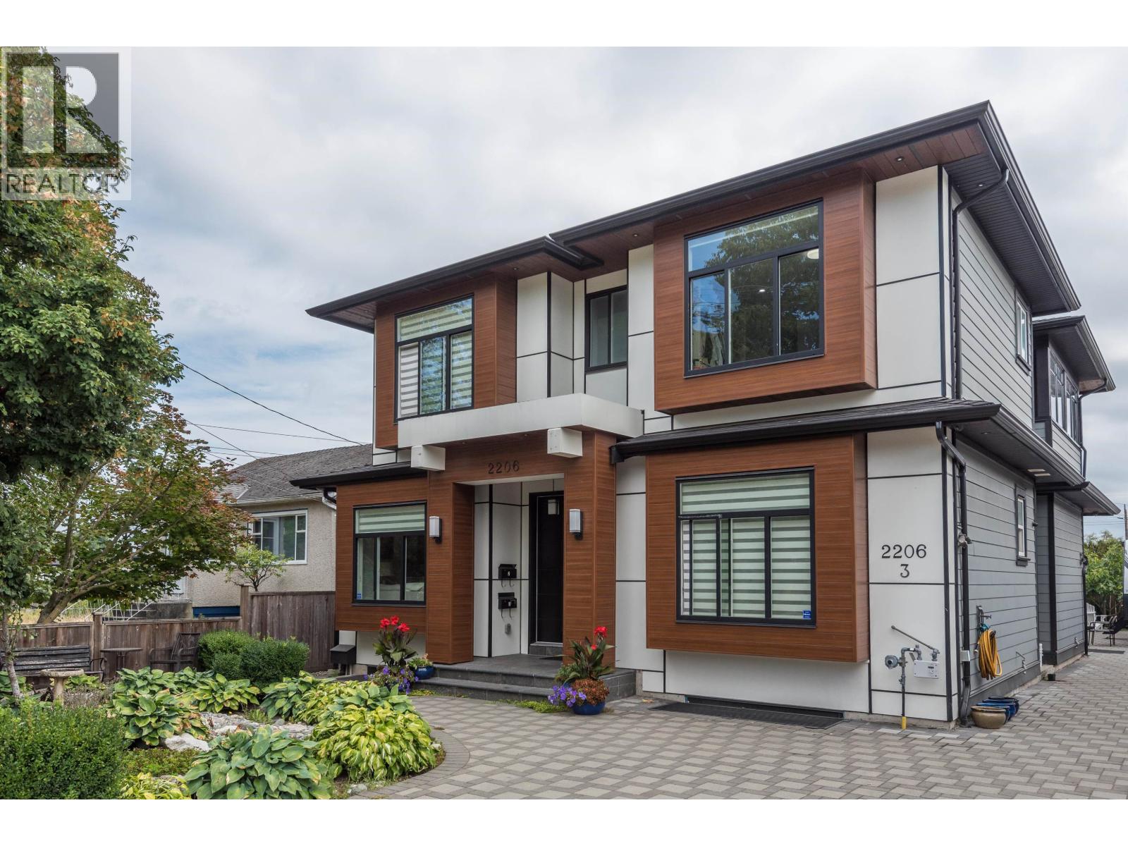 2206 LONDON STREET, New Westminster