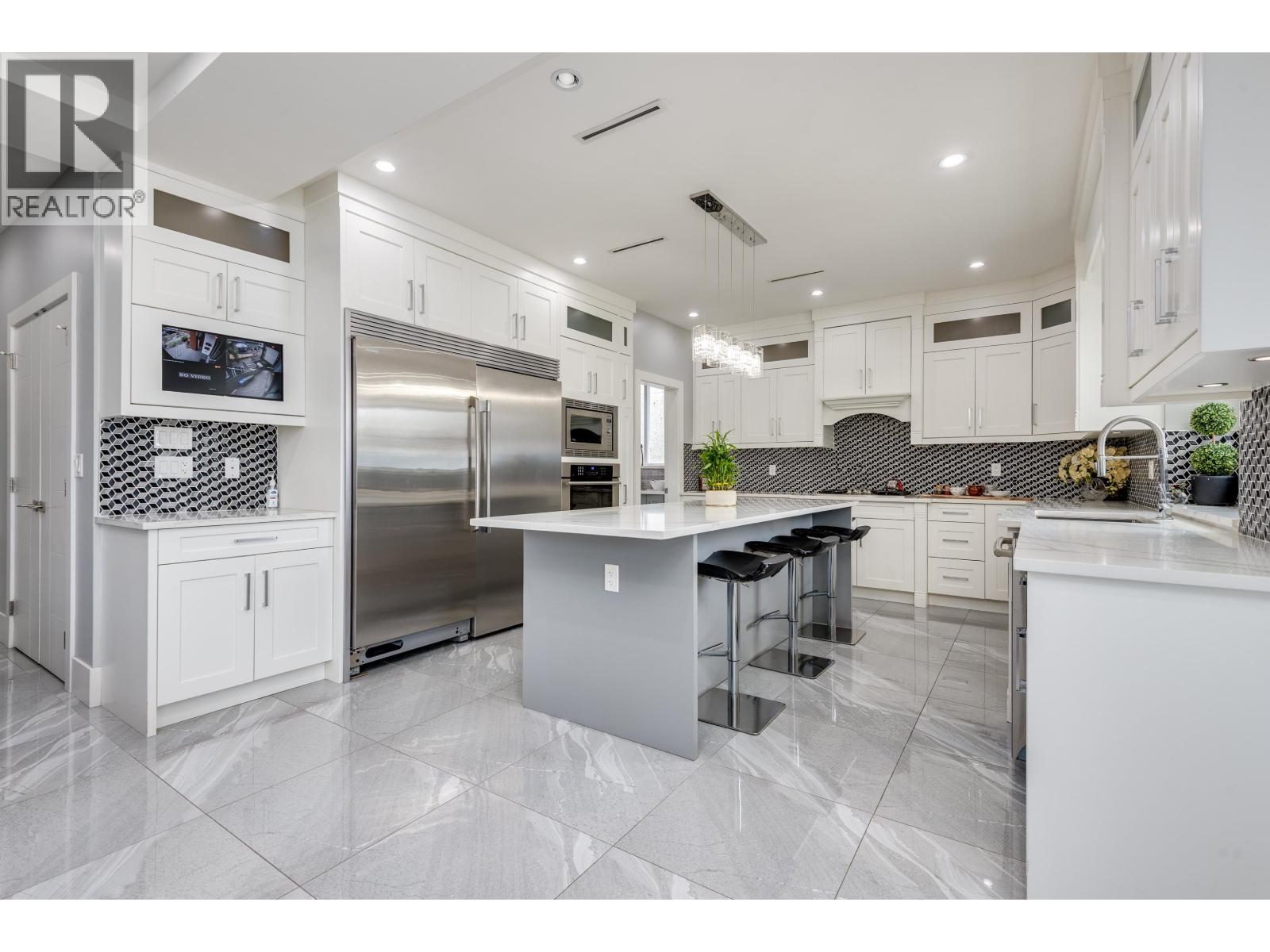 2206 LONDON STREET, New Westminster