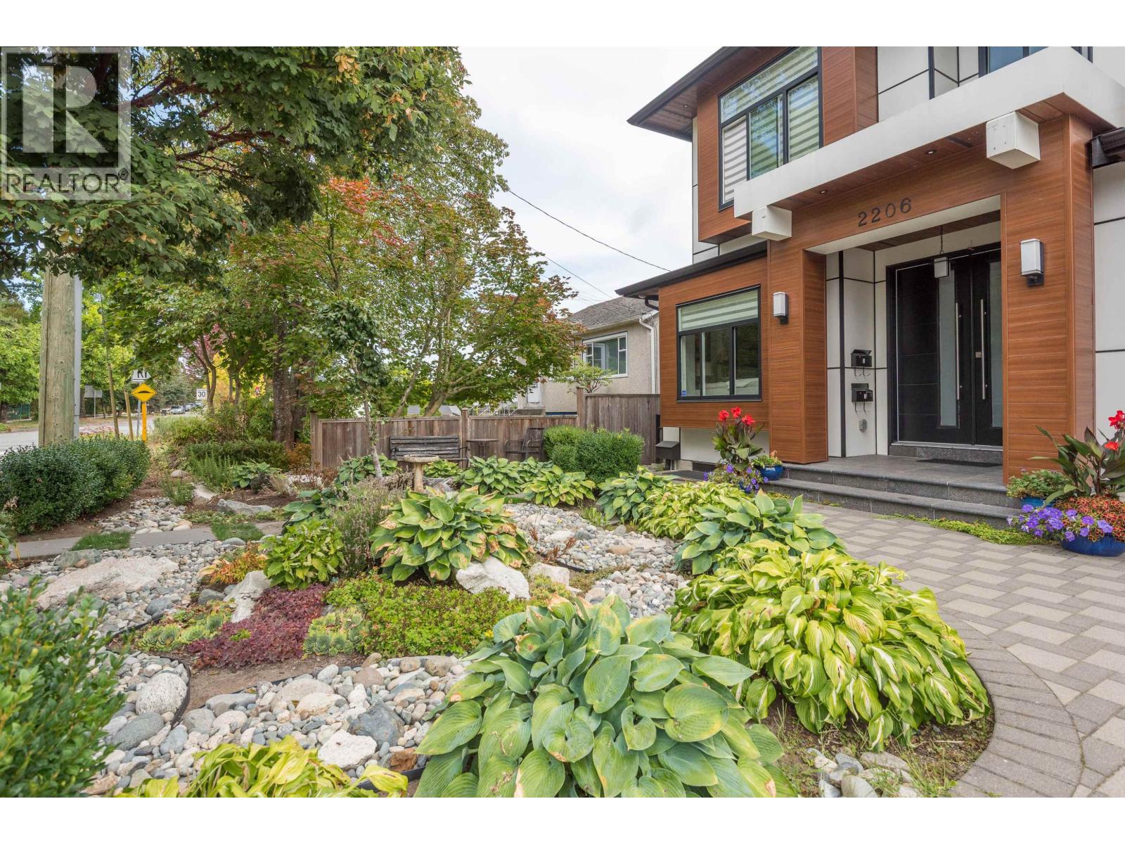 2206 LONDON STREET, New Westminster