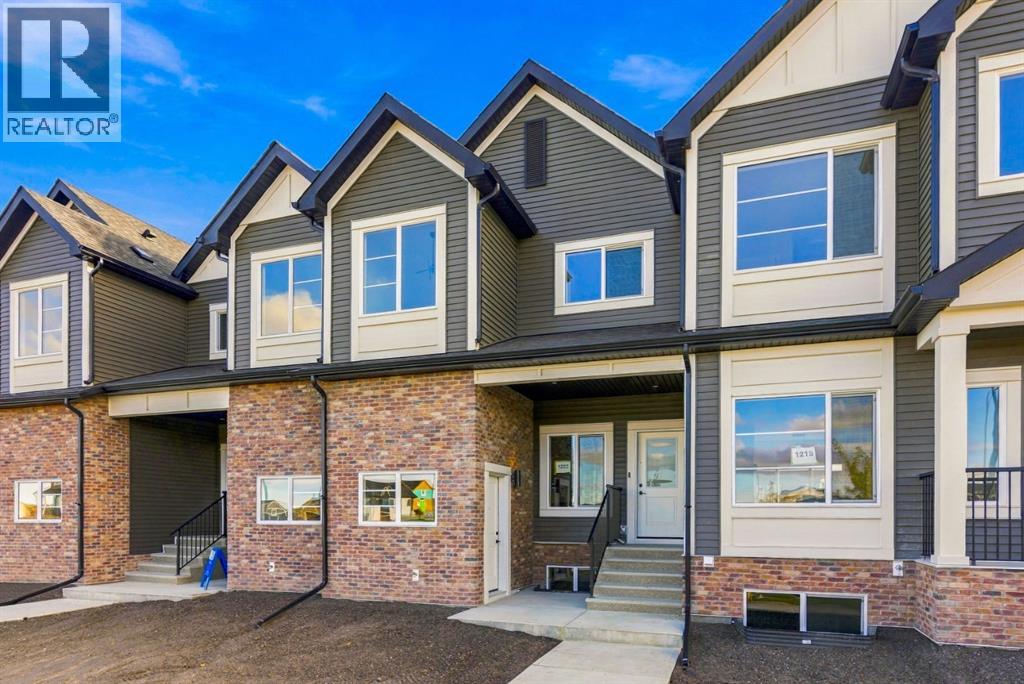 1223 Lanark Boulevard SE - 2