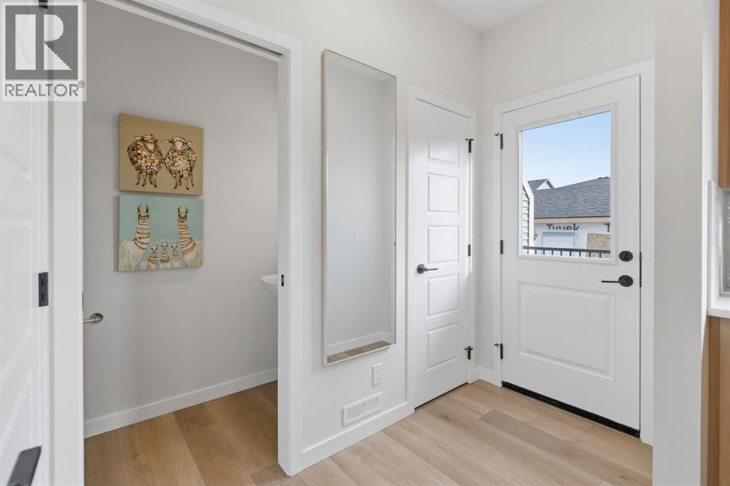 1223 Lanark Boulevard SE - 11