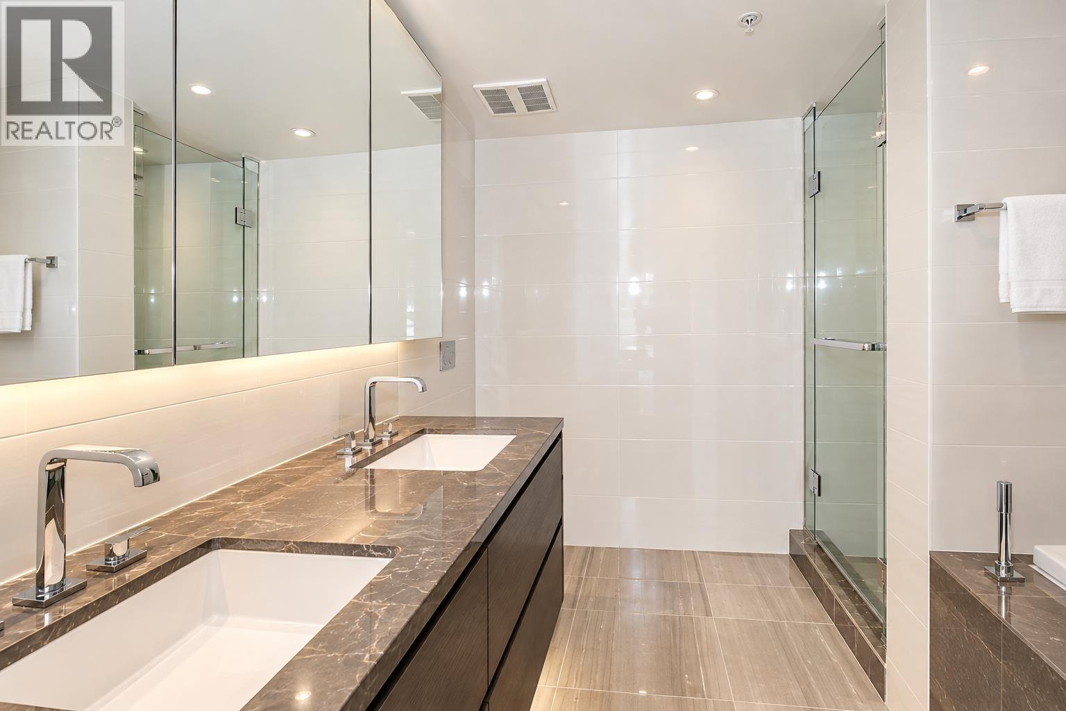 702 7128 ADERA STREET, Vancouver