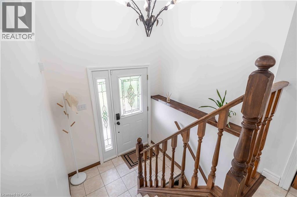 1262 UPPER GAGE Avenue, Hamilton, Ontario, L8W1E4, Hamilton, Ontario — photo 2 of 5