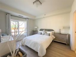 317 60 Philip Lee Drive, Winnipeg, MB R3W0R2 Photo 10