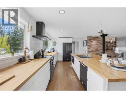 Full ensuite bathroom - 746 Mcmurray Road, Kaleden, BC V0H1K0 Photo 7