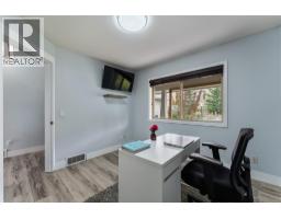 Kitchen - 3516 Camelback Drive, Kelowna, BC V1X8A7 Photo 8