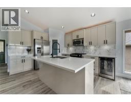 Primary Bedroom - 3516 Camelback Drive, Kelowna, BC V1X8A7 Photo 10