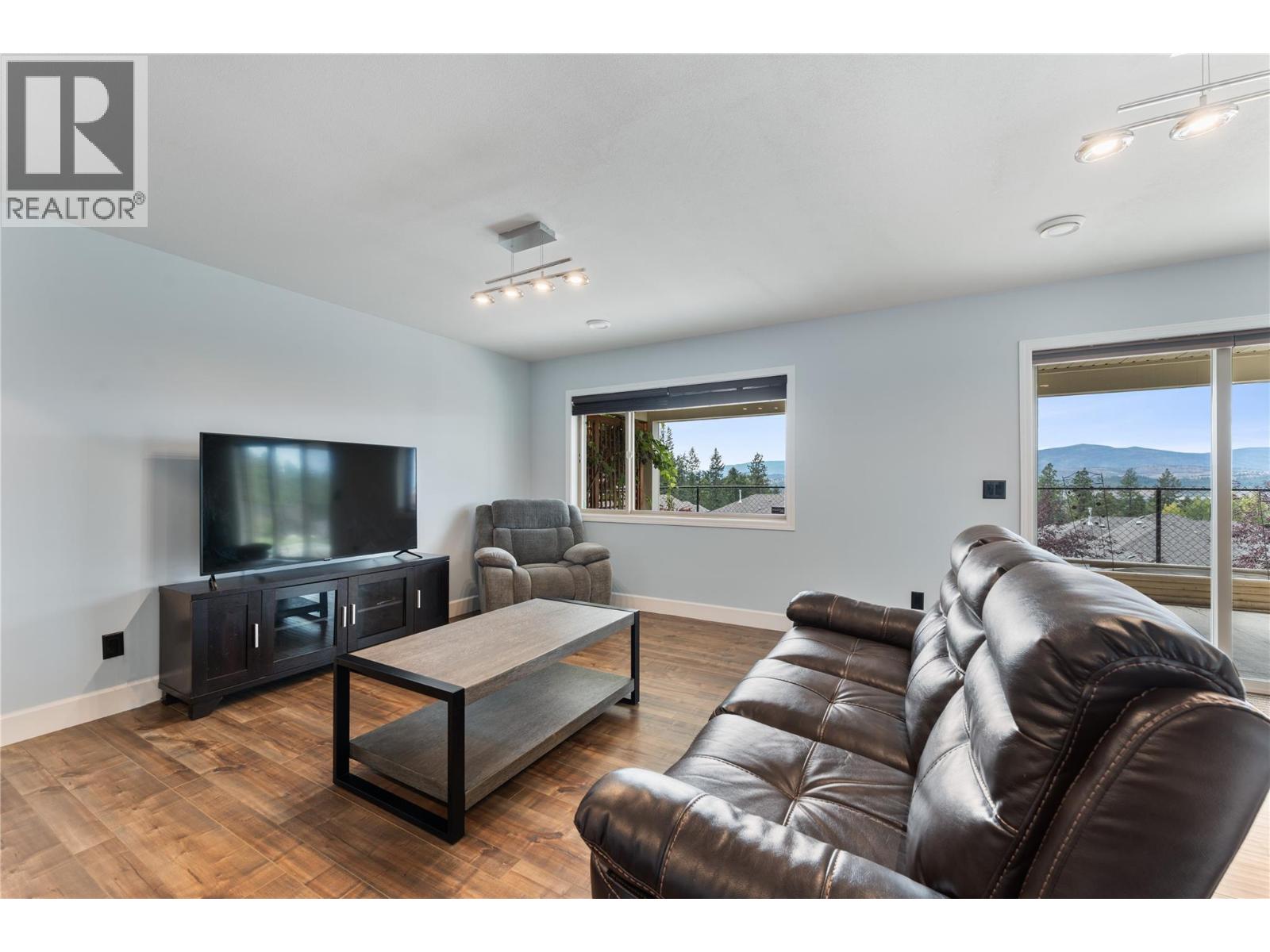 3516 Camelback Drive - 40