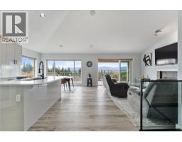 Living room - 3516 Camelback Drive, Kelowna, BC V1X8A7 Photo 9