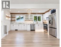 5pc Bathroom - 808 Avonlea Place Se, Calgary, AB T2H1W3 Photo 9