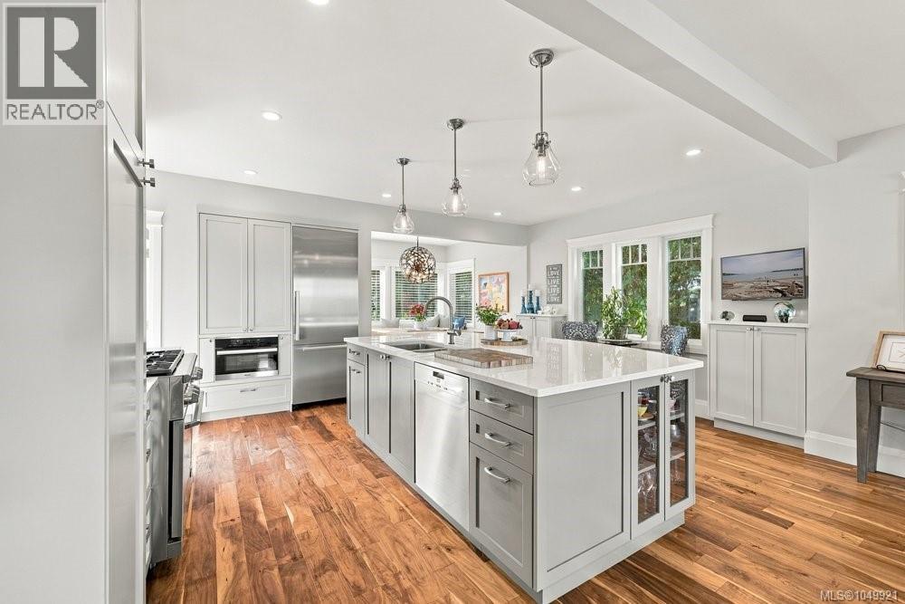 1244 Beach Drive, Oak Bay